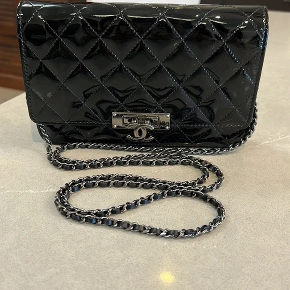 Patent leather black mini crossbody bag. - Picture 5 of 5